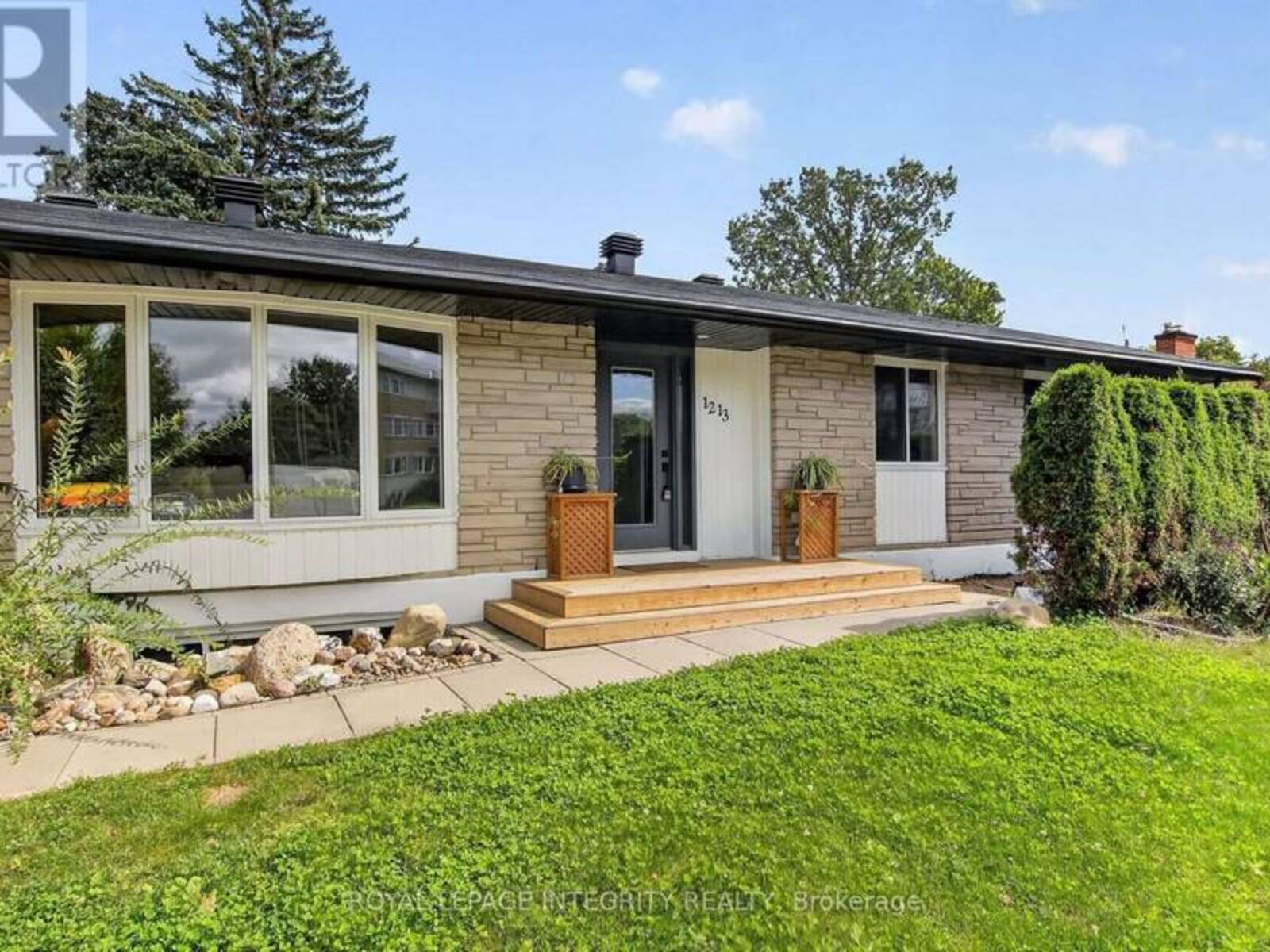 1213 MCWATTERS ROAD, Ottawa, Ontario K2C 3E7