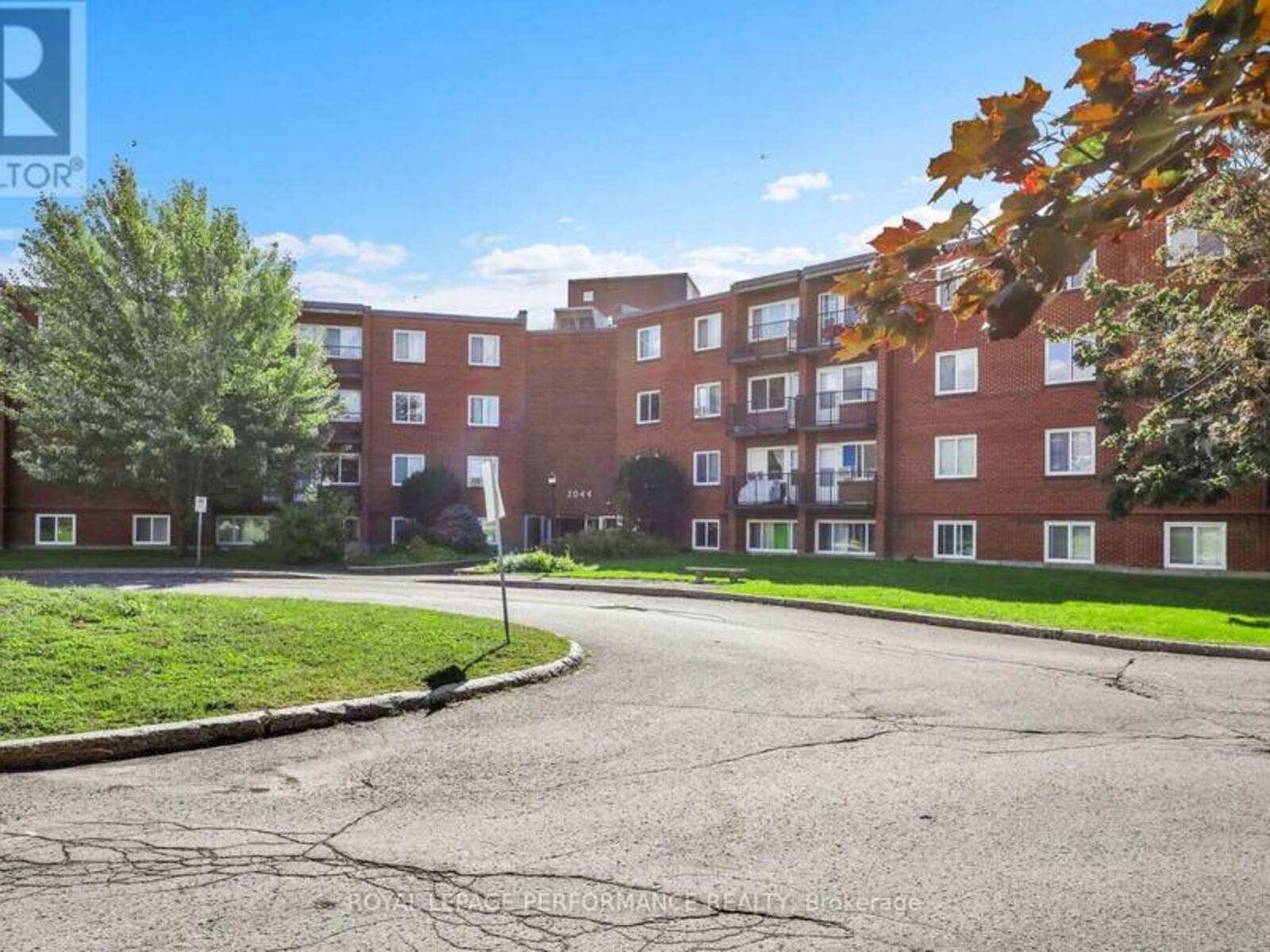 208C - 2044 ARROWSMITH DRIVE, Ottawa, Ontario K1J 7V8
