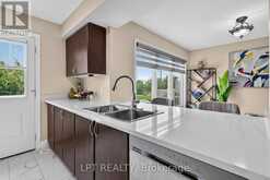 166 SUNSHINE CRESCENT | Ottawa Ontario | Slide Image Nine