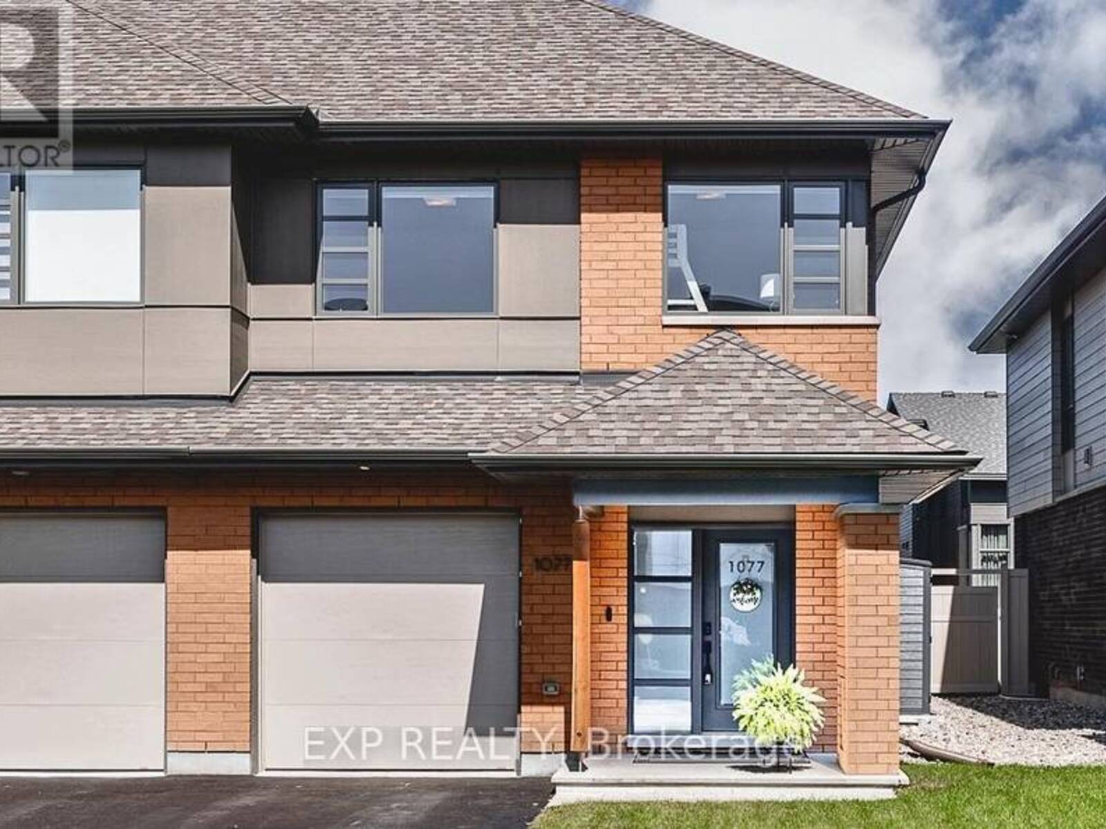 1077 LUNAR GLOW CRESCENT, Ottawa, Ontario K1Y 0N2