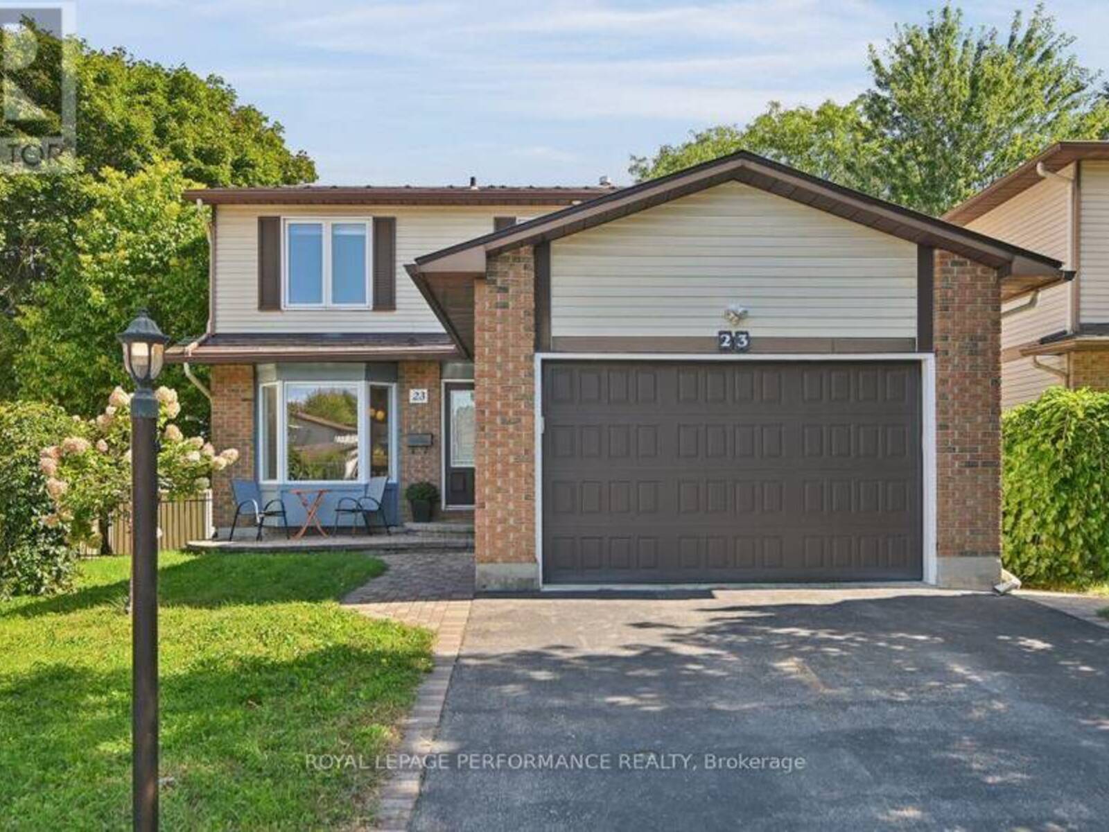 23 LISTON CRESCENT, Ottawa, Ontario K2L 2W3