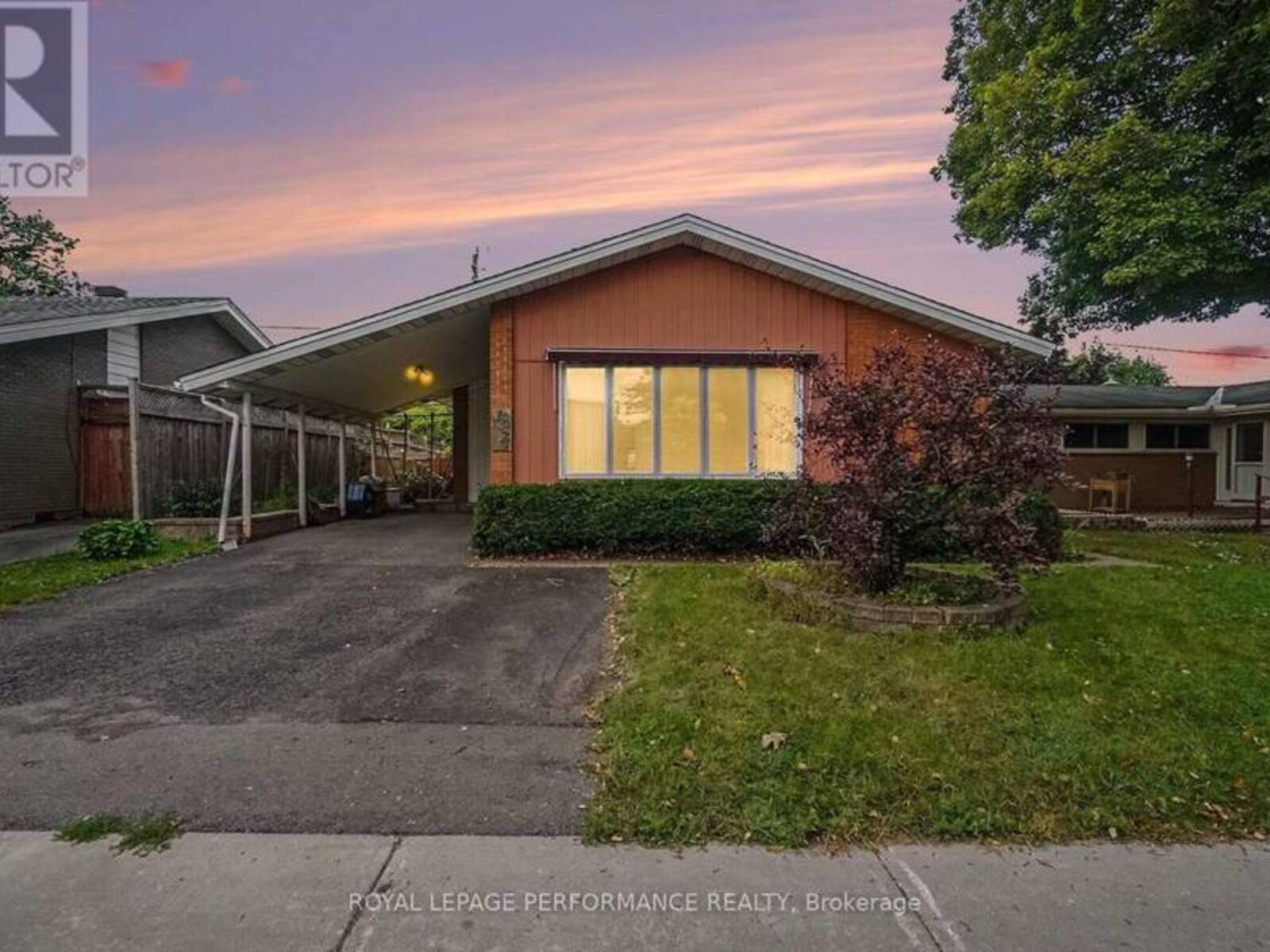 1374 HIGHGATE ROAD, Ottawa, Ontario K2C 2Y6