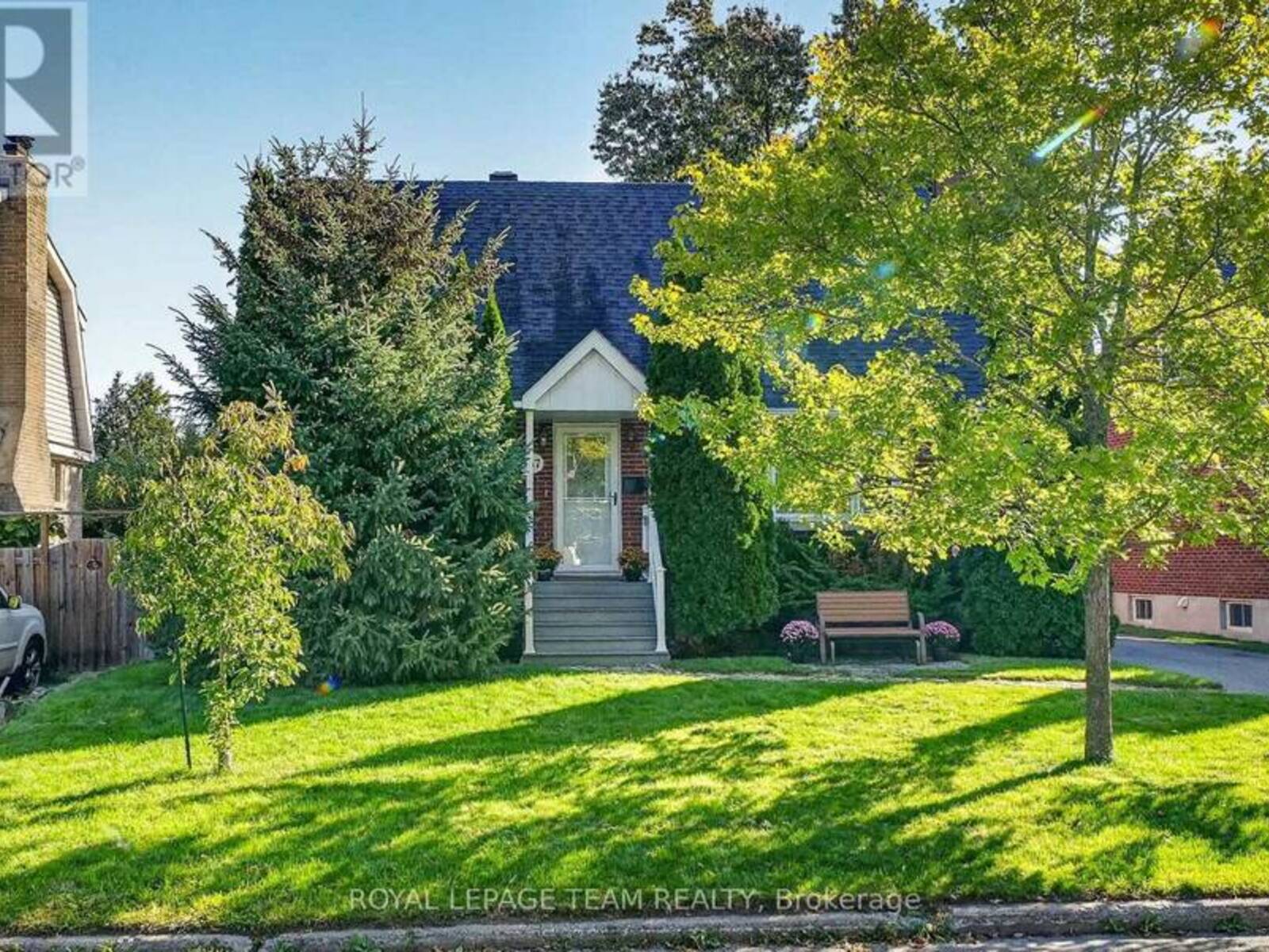 567 REDWOOD AVENUE, Ottawa, Ontario K2A 3E7