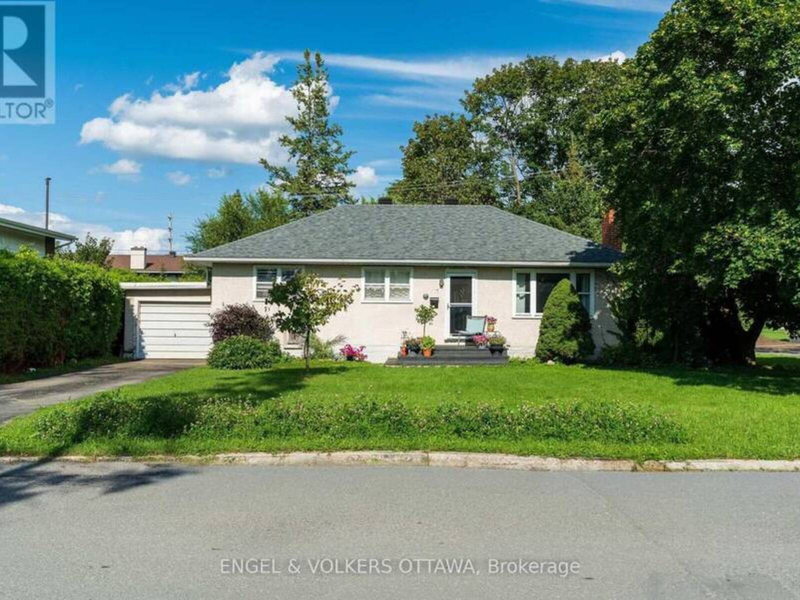 11 HILLIARD AVENUE, Ottawa, Ontario K2E 6B8