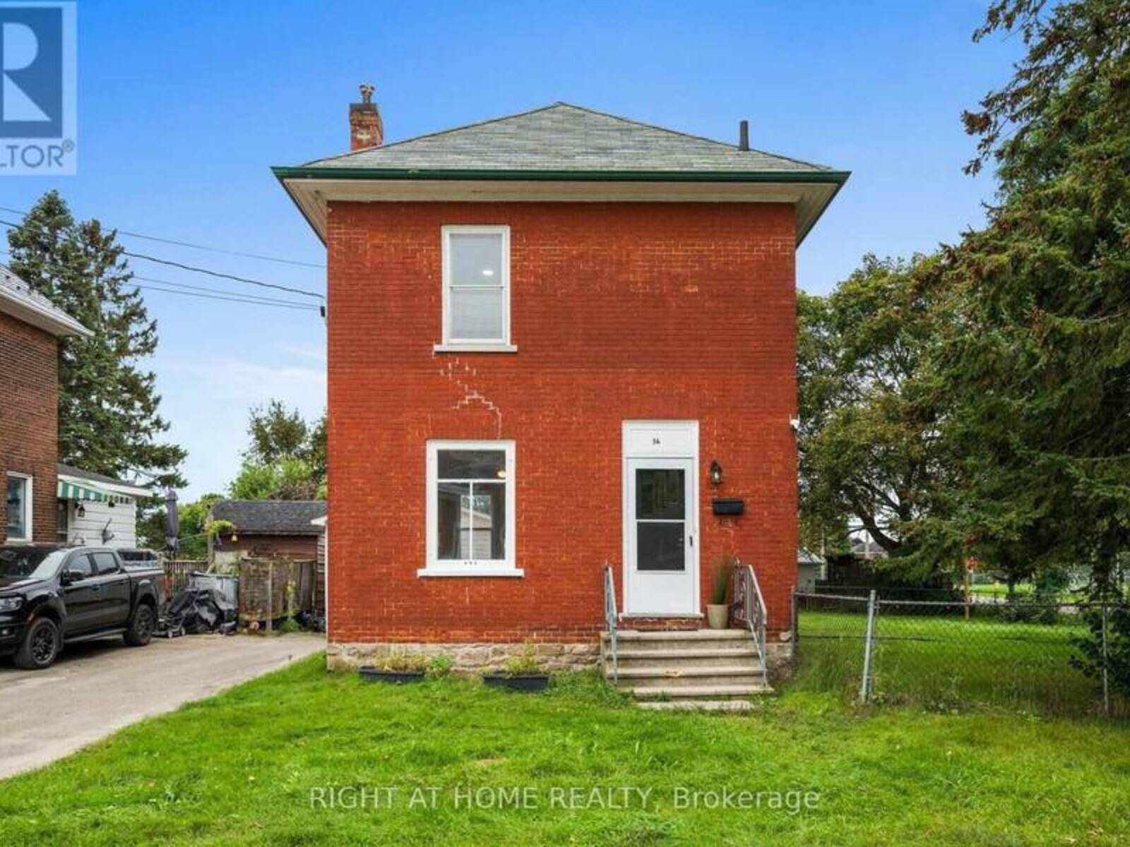 36 EMPRESS AVENUE, Smiths Falls, Ontario K7A 4V8