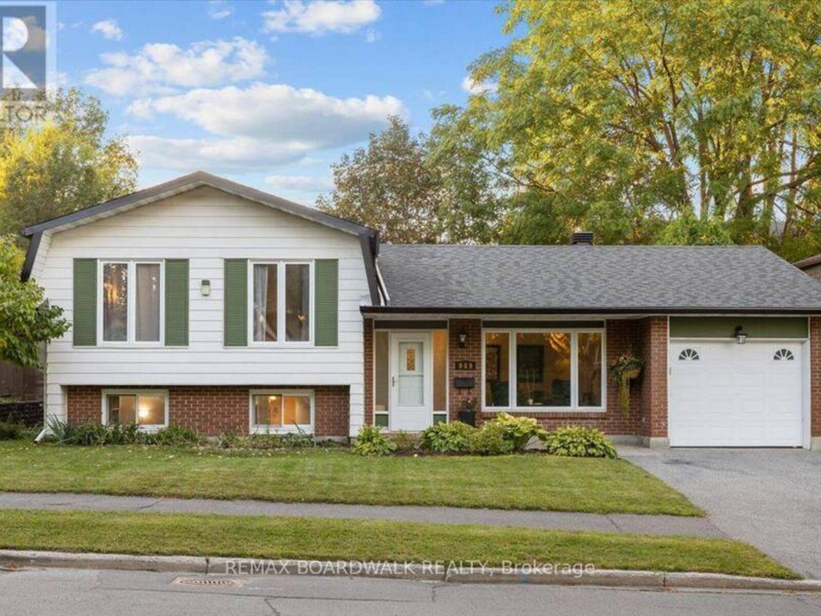 989 CAHILL DRIVE W, Ottawa, Ontario K1V 9H9