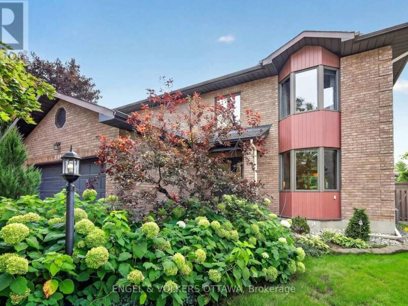 2106 LAMIRA STREET, Ottawa, Ontario K1H 8N9