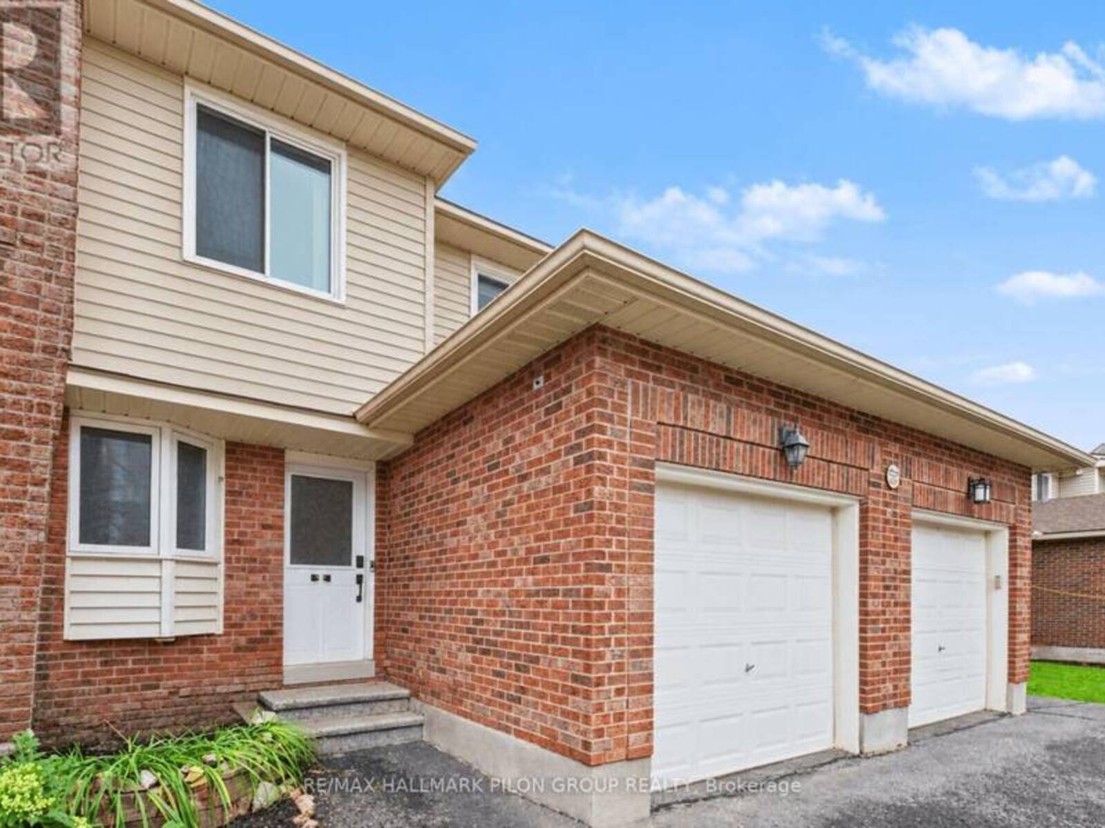 B - 106 VALLEY STREAM DRIVE, Ottawa, Ontario K2H 9E1
