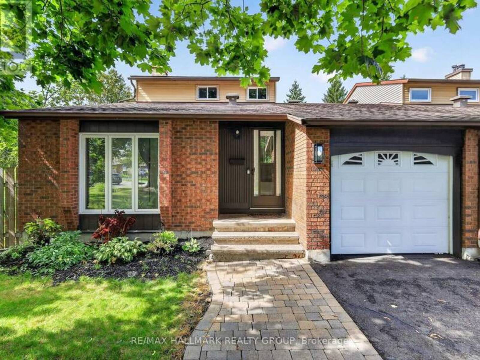 1055 AVIGNON COURT, Ottawa, Ontario K1C 2N4