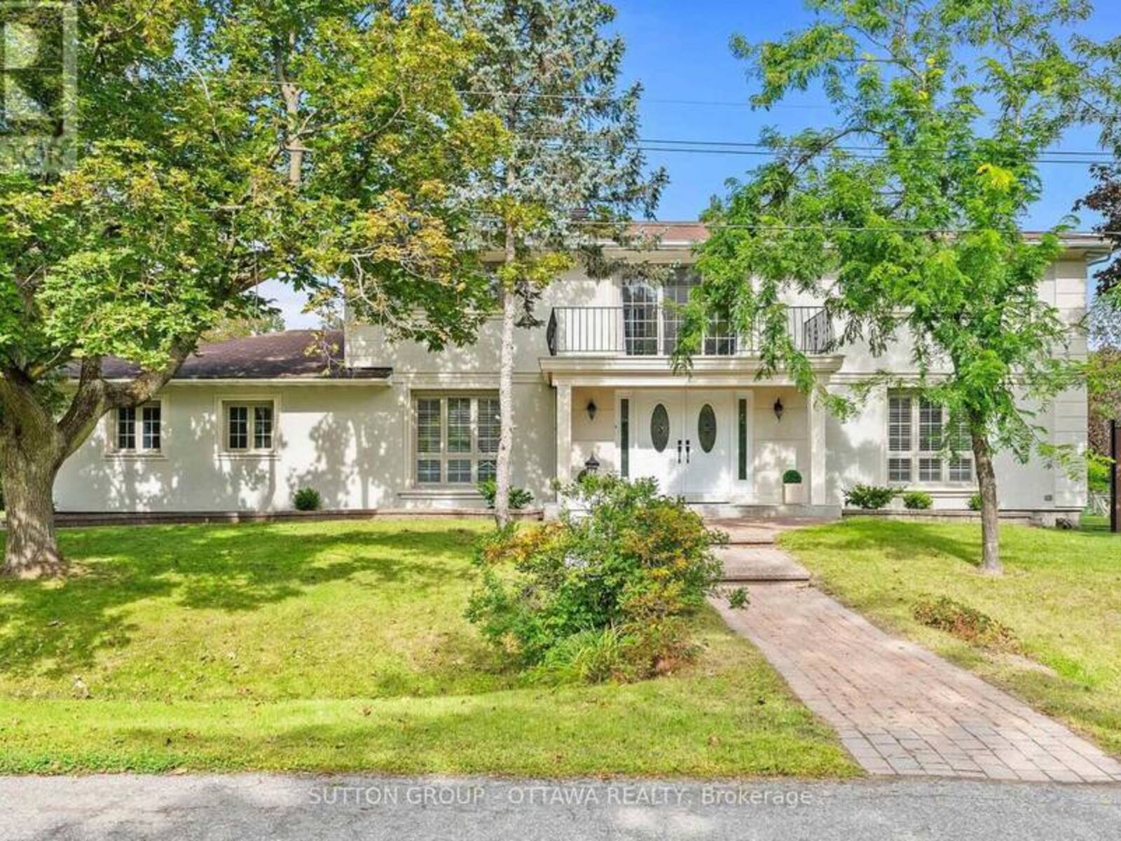 11 LENNON DRIVE, Ottawa, Ontario K1V 1G9