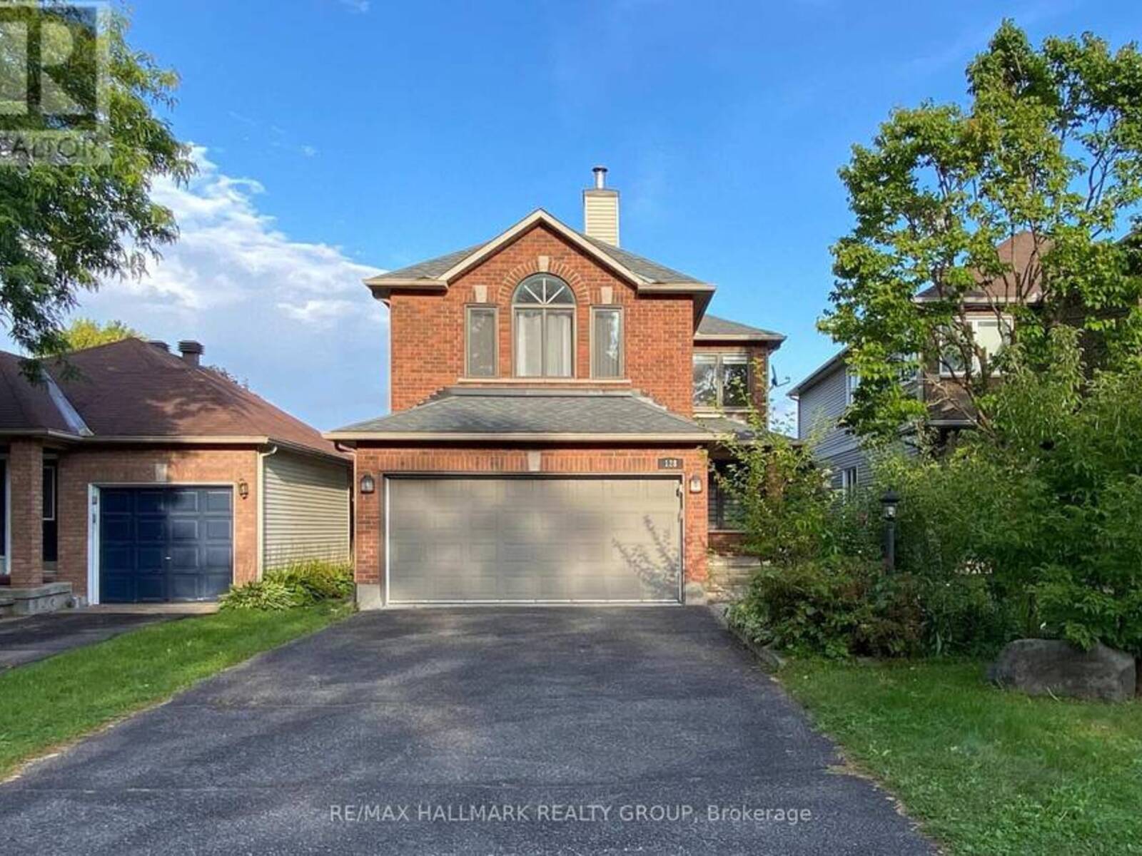 128 GRENADIER WAY, Ottawa, Ontario K2J 4M1