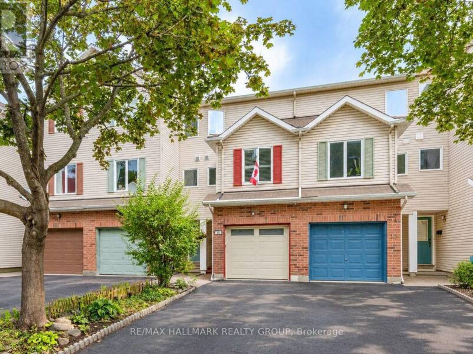 15 PROVENDER AVENUE, Ottawa, Ontario K1K 4N3