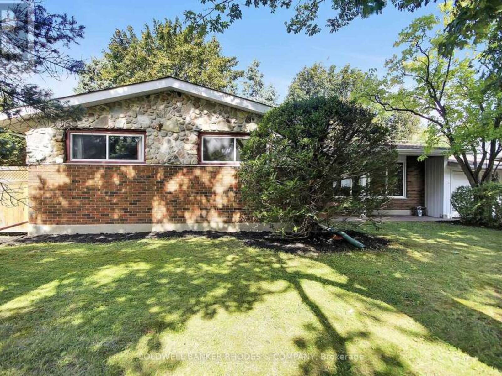 11 WALLFORD WAY, Ottawa, Ontario K2E 6B1