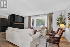 8 DOGWOOD DRIVE | Ottawa Ontario | Slide Image Five
