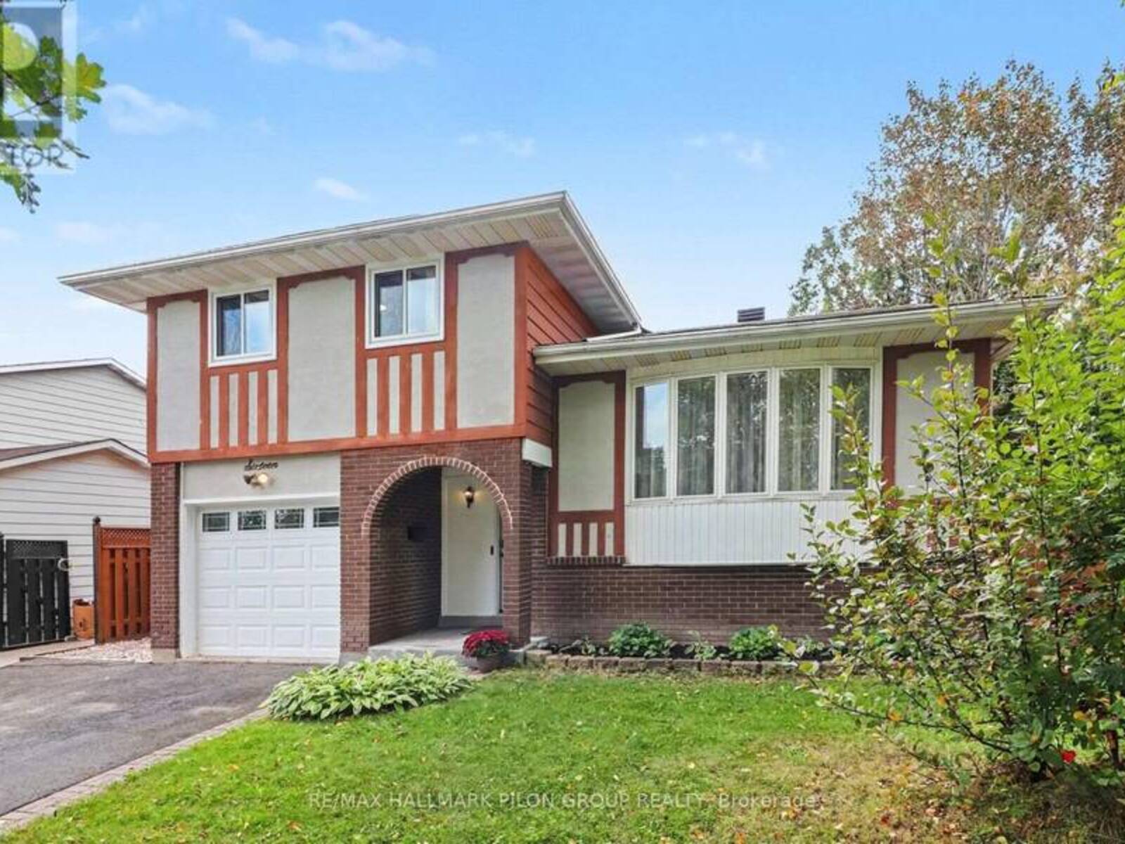 16 EASTPARK DRIVE, Ottawa, Ontario K1B 3Z8