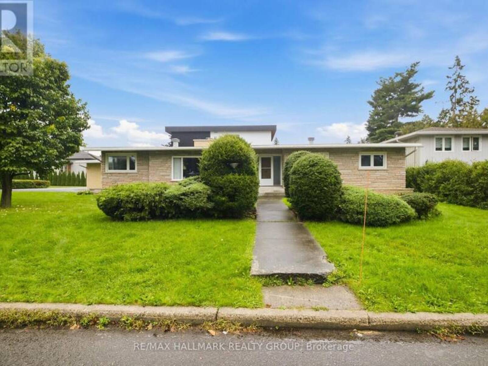 855 MOUNTAINVIEW AVENUE, Ottawa, Ontario K2B 5G1