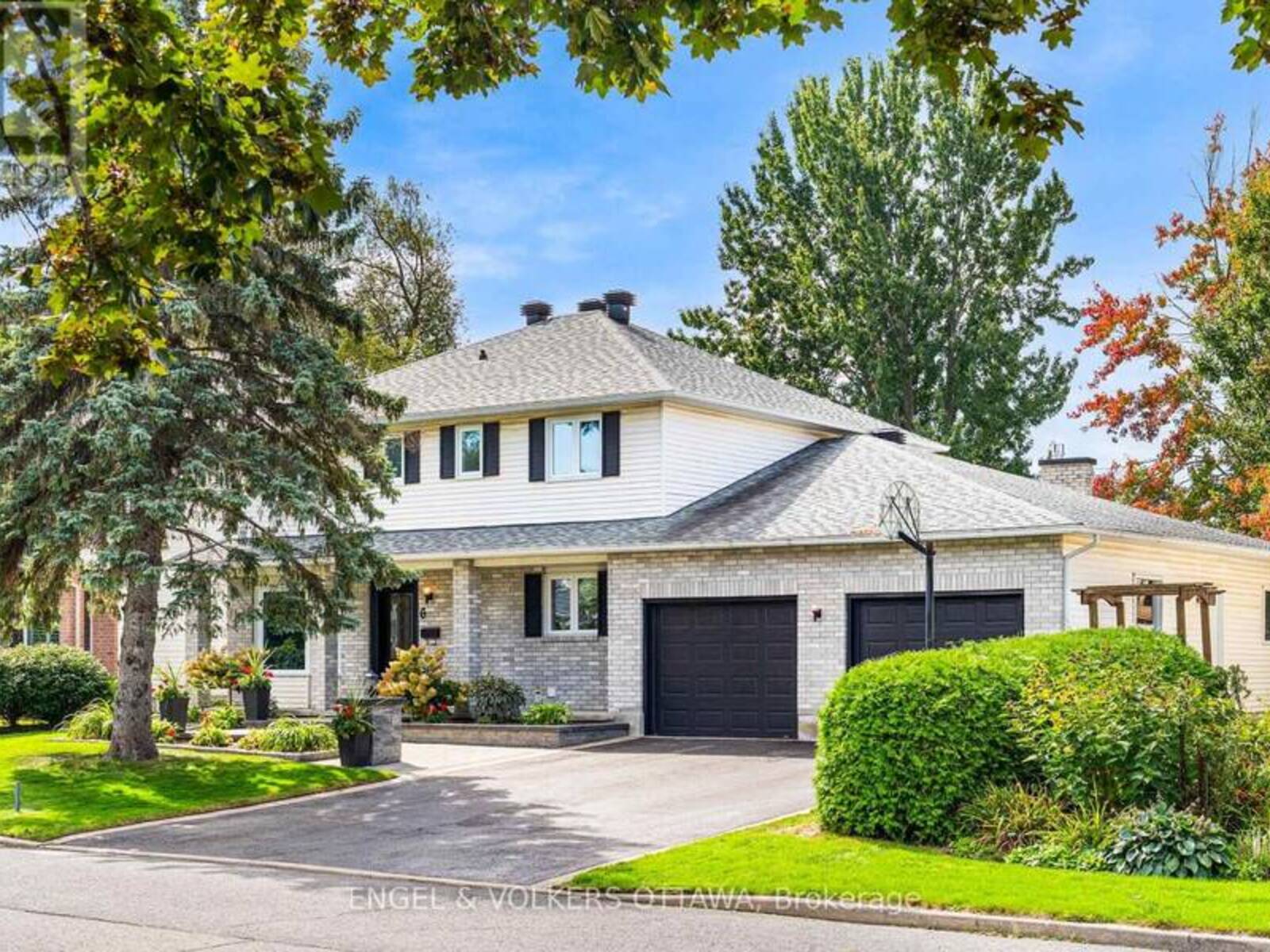 6 FOREST HEIGHTS AVENUE, Ottawa, Ontario K2S 0R4