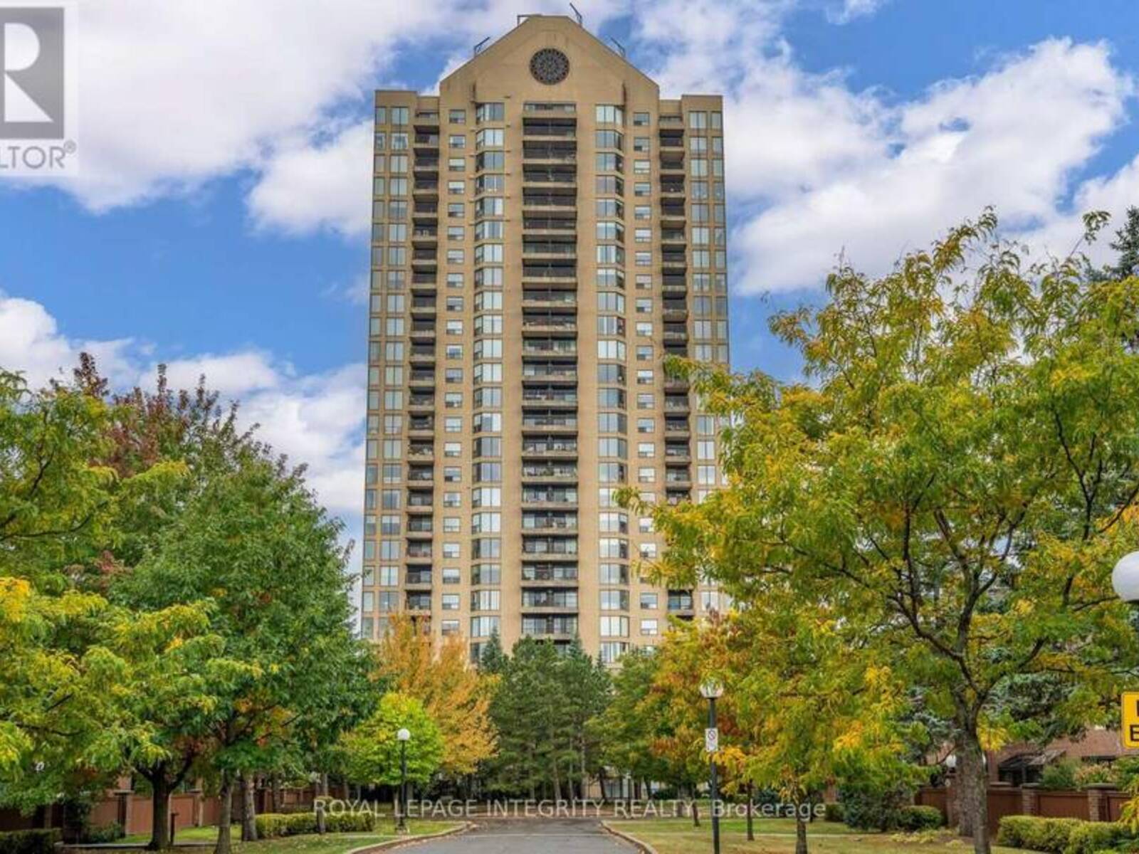 302 - 545 ST LAURENT BOULEVARD, Ottawa, Ontario K1K 4H9