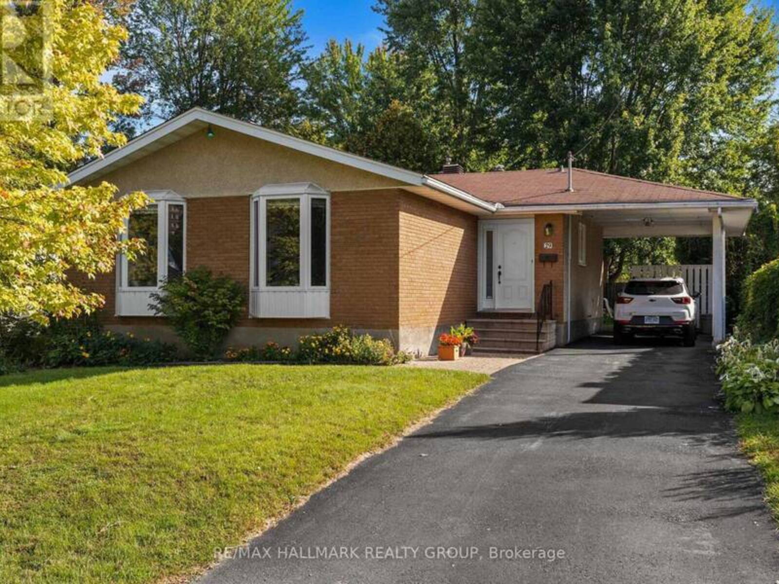 29 WYLIE AVENUE, Ottawa, Ontario K2B 6M3