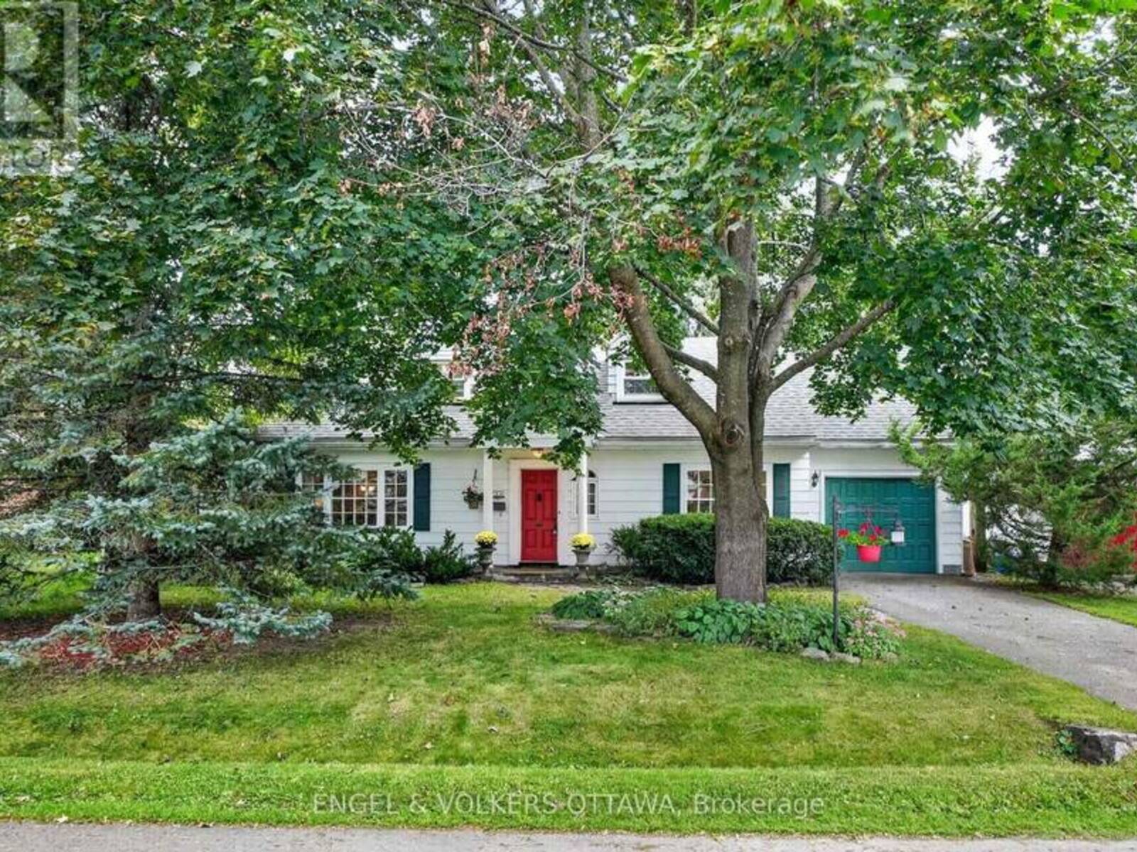 250 FAIRCREST ROAD, Ottawa, Ontario K1H 5E1