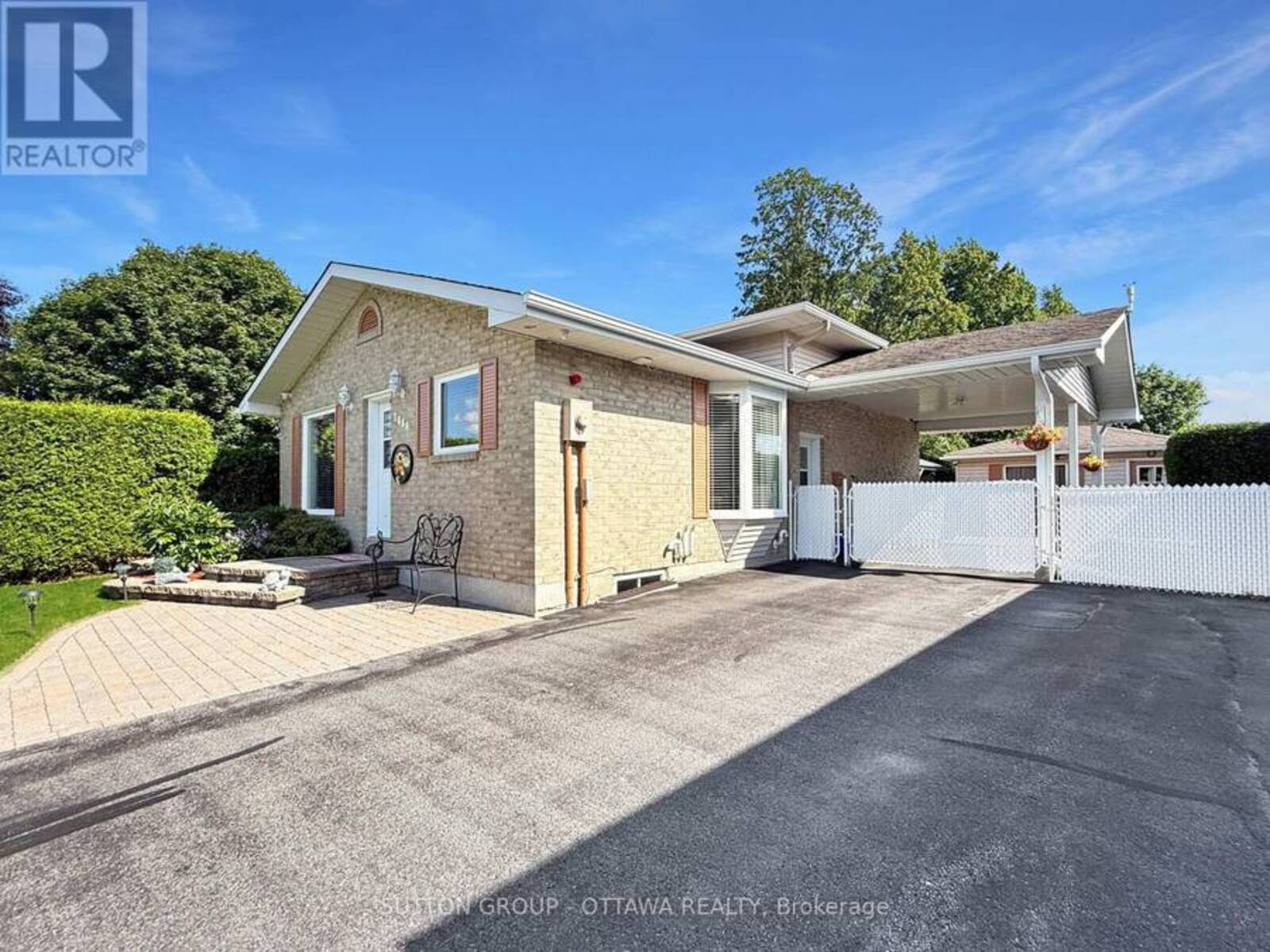1888 BELVEDERE CRESCENT, Cornwall, Ontario K6H 7C7