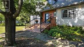 25 ROBERT ROAD | Perth Ontario | Slide Image Three