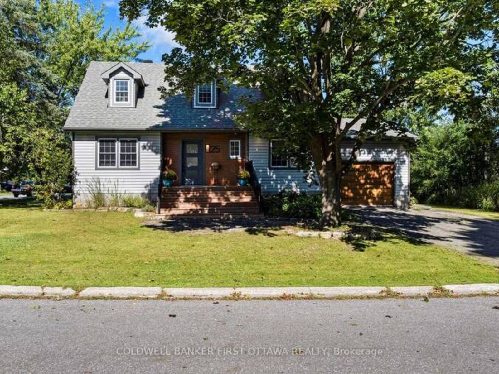 25 ROBERT ROAD, Perth, Ontario K7H 3L2