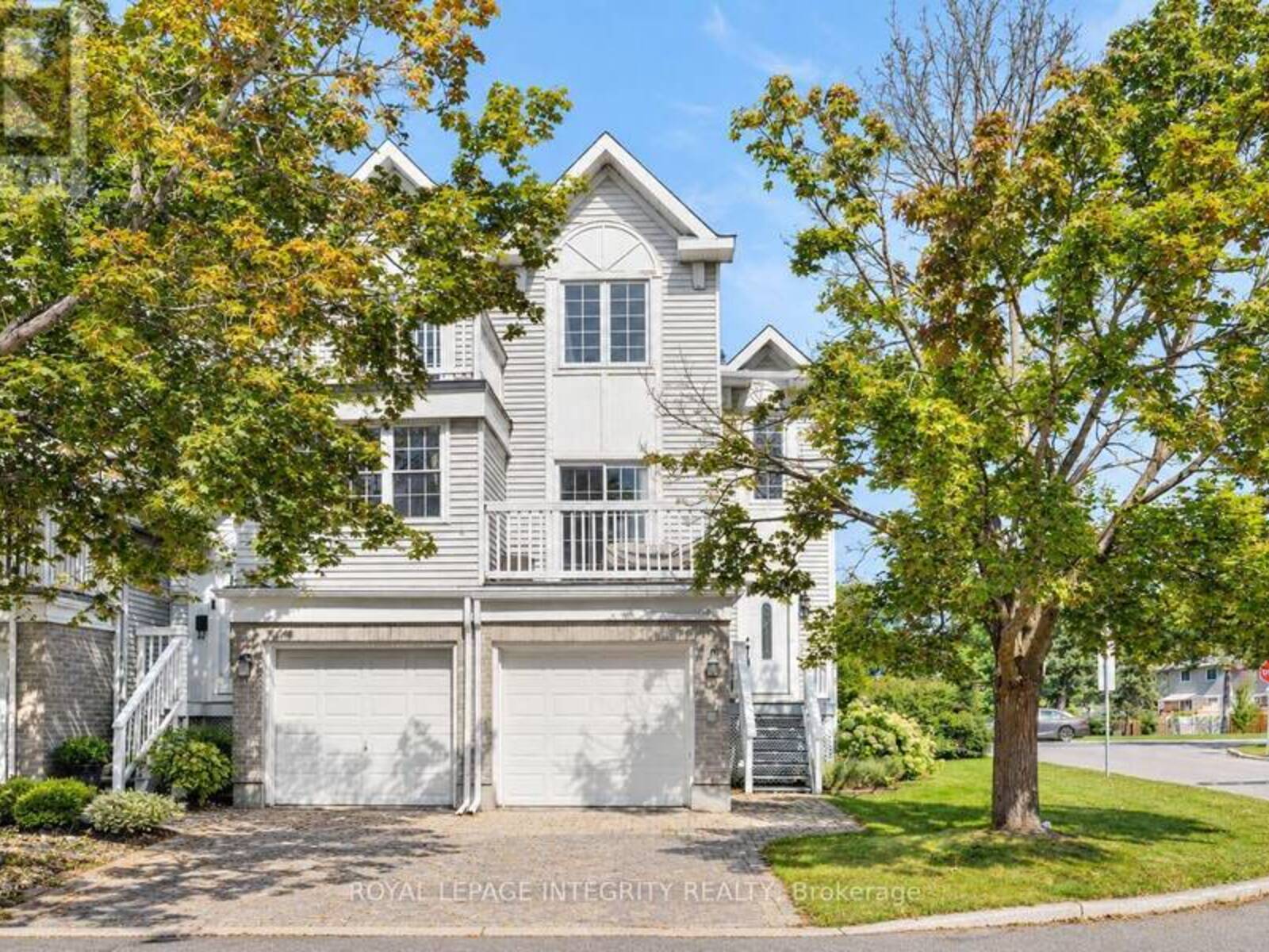 5 - 10 CASTLEGREEN PRIVATE, Ottawa, Ontario K1T 3N2