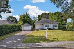 868 MOUNTAINVIEW AVENUE | Ottawa Ontario | Slide Image Three