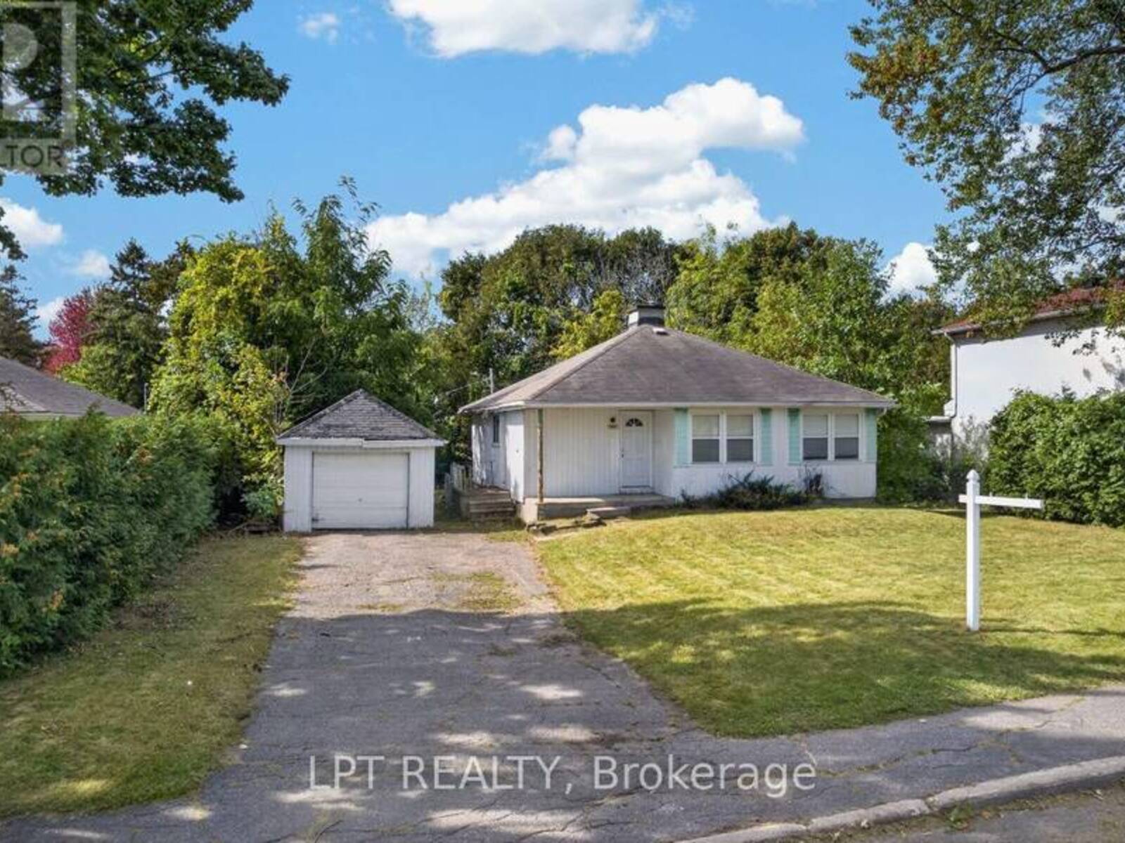 868 MOUNTAINVIEW AVENUE, Ottawa, Ontario K2B 5G2
