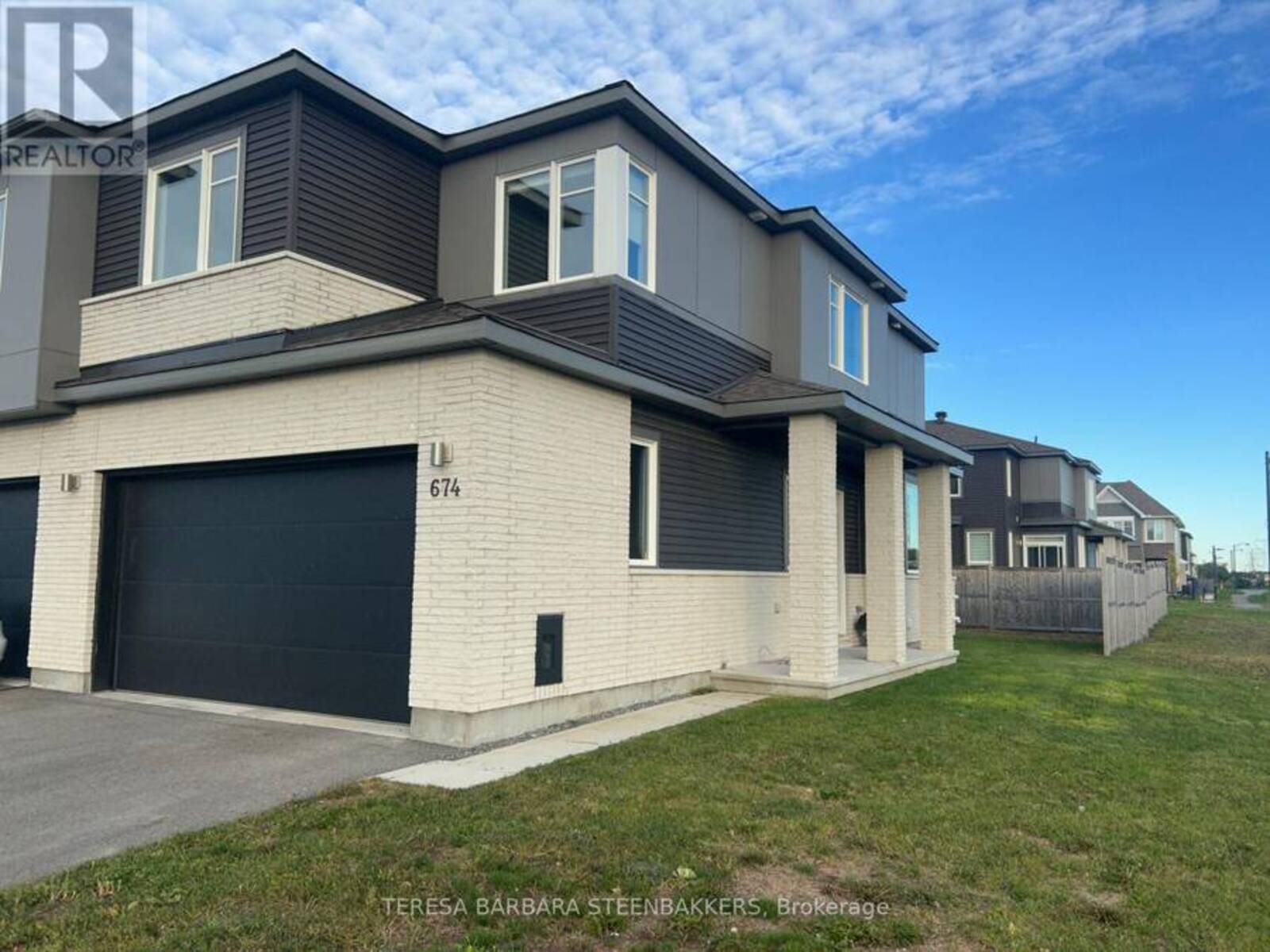 674 TALIESIN CRESCENT N, Ottawa, Ontario K2S 2W5