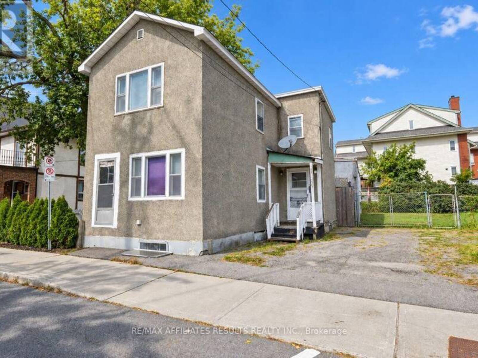 321 SAVARD AVENUE, Ottawa, Ontario K1L 7S1