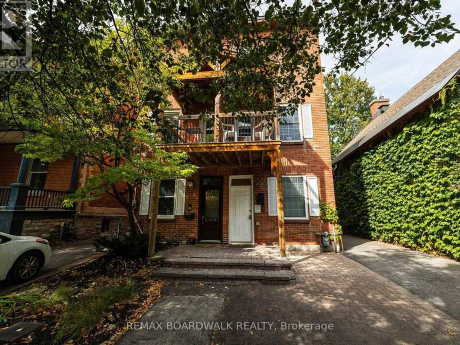 239 WILBROD STREET, Ottawa, Ontario K1N 6L8