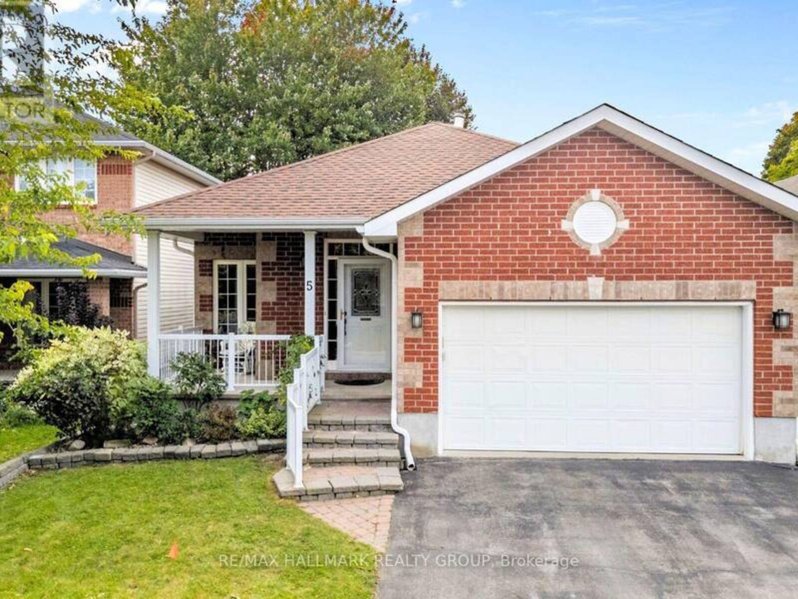 5 RAYBURN STREET, Ottawa, Ontario K2K 3K8