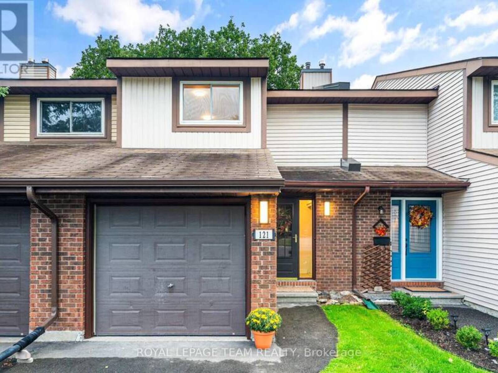 15 - 121 CASTLEFRANK ROAD, Ottawa, Ontario K2L 2Y1