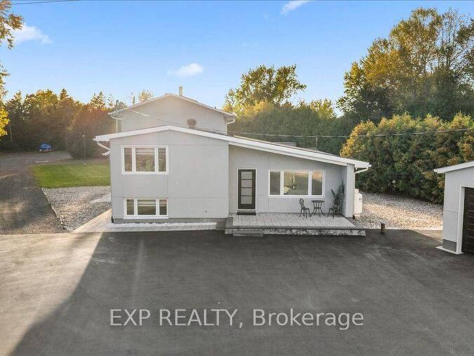2940 PRINCE OF WALES DRIVE, Ottawa, Ontario K2E 0B2