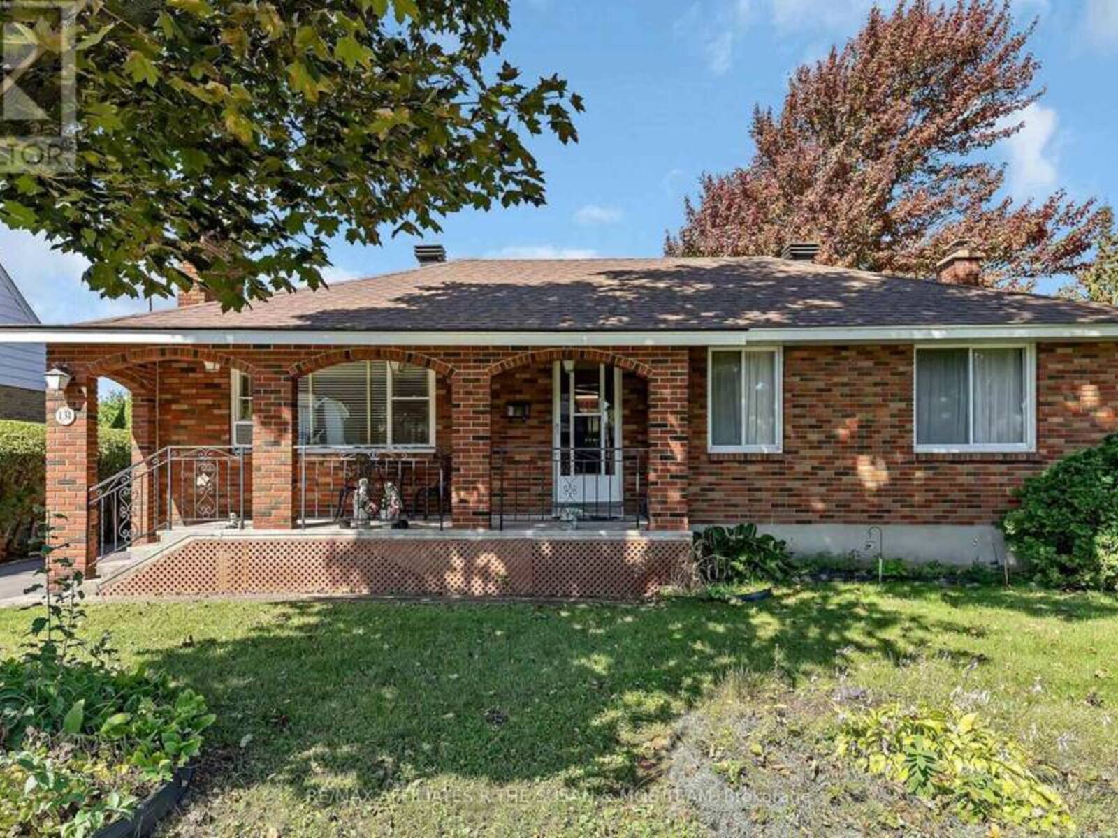 131 OAKRIDGE BOULEVARD, Ottawa, Ontario K2G 2V1