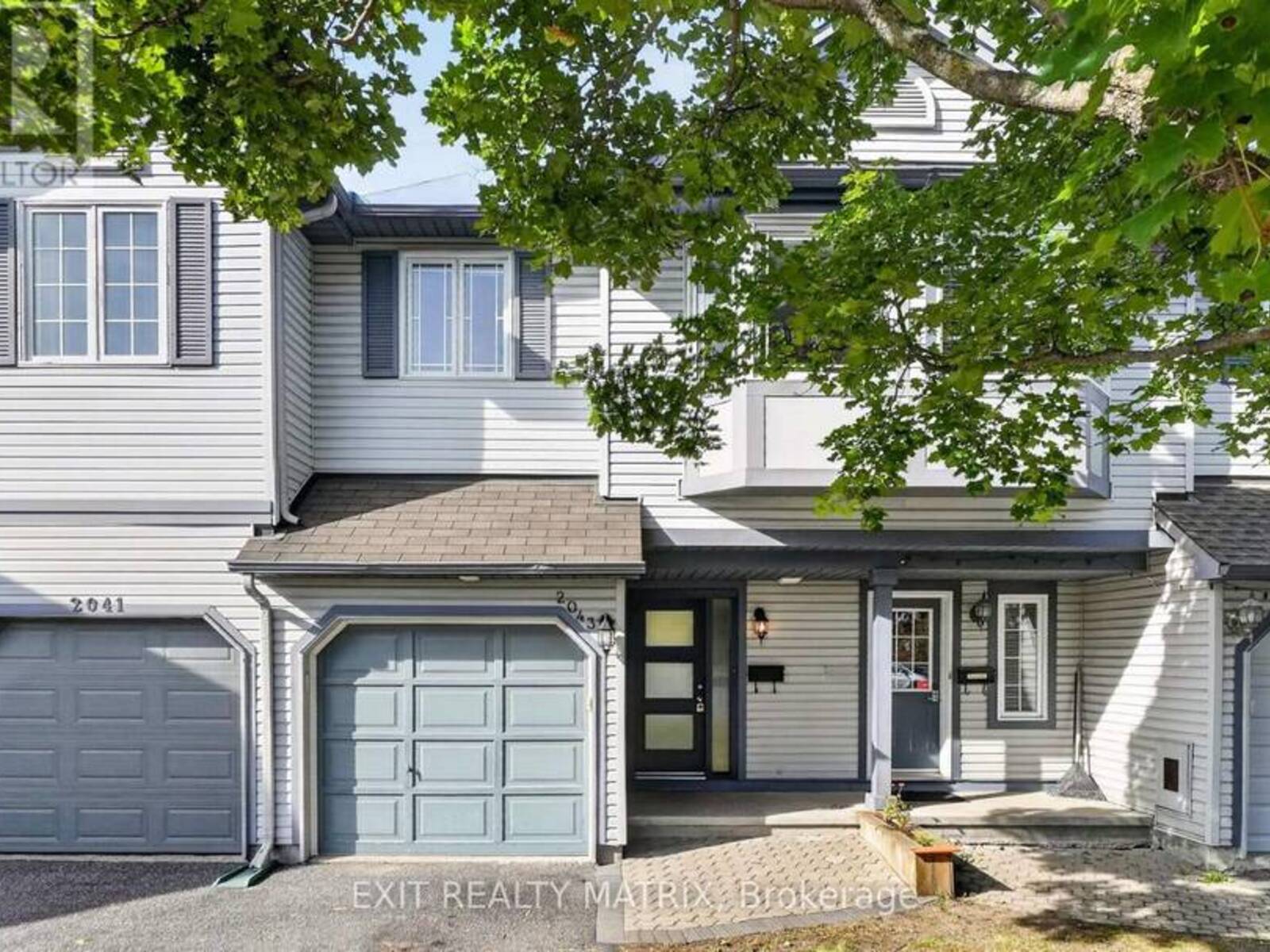 2043 AVENUE O, Ottawa, Ontario K1G 0B1