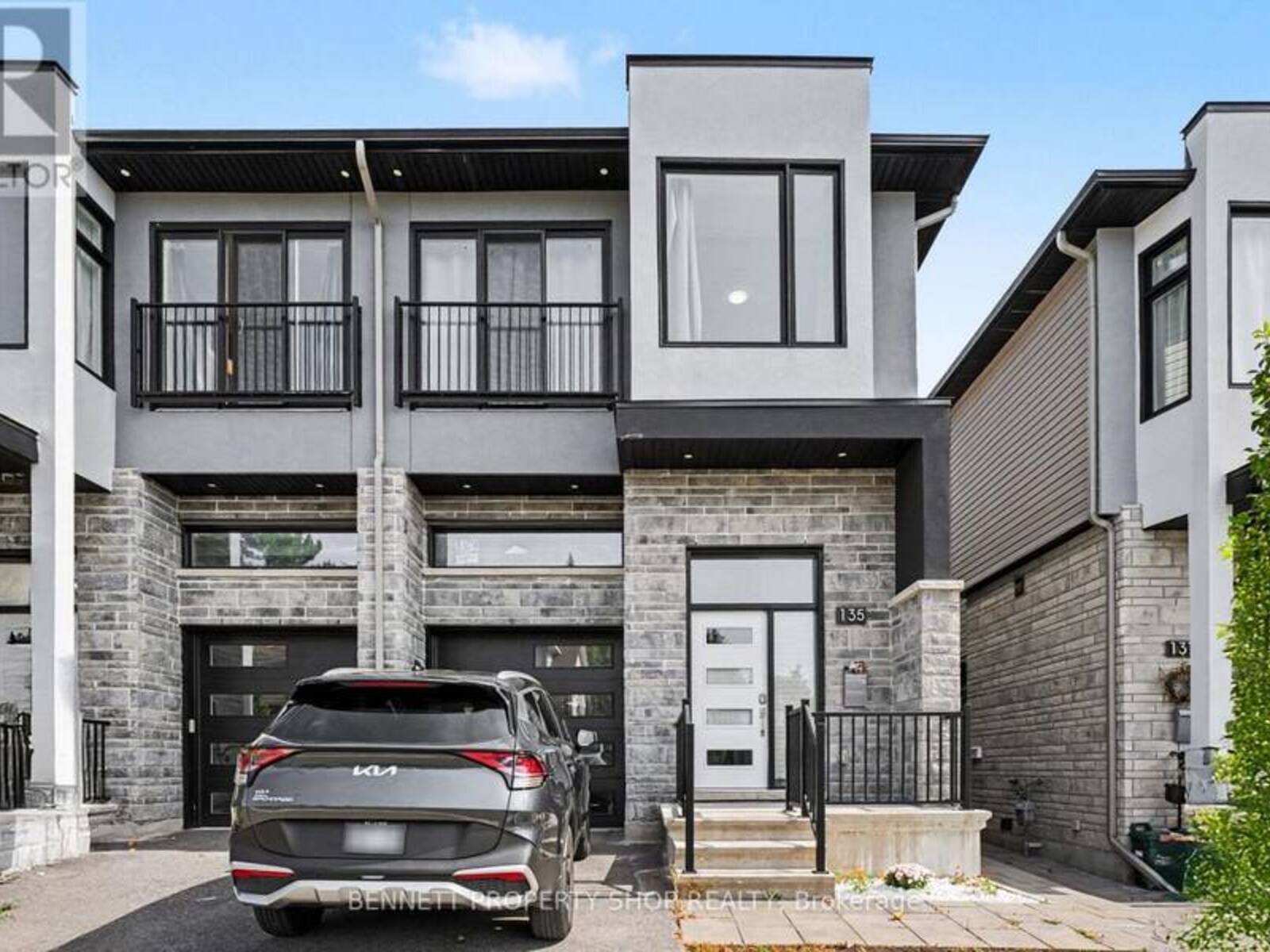 135 DUFORD STREET, Ottawa, Ontario K1L 6Z5