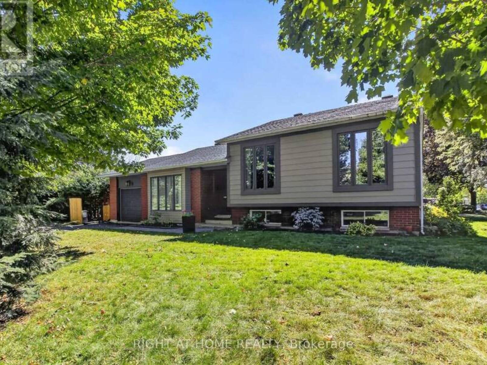 3 POMMEL CRESCENT, Ottawa, Ontario K2M 1A3