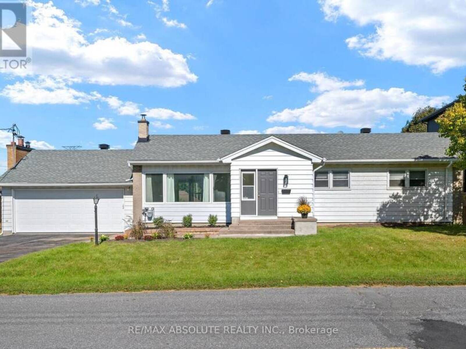 9 EPWORTH AVENUE, Ottawa, Ontario K2G 2L4