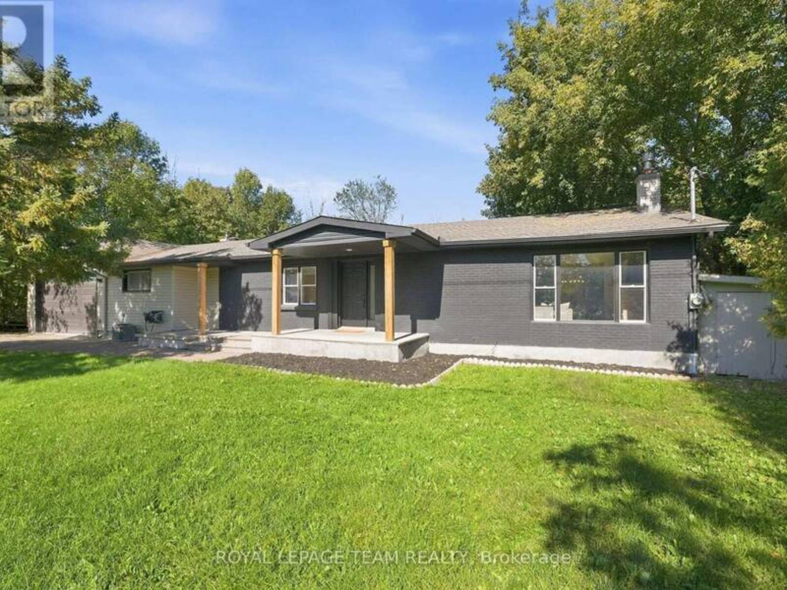 1819 RIDEAU ROAD, Ottawa, Ontario K1X 1E1