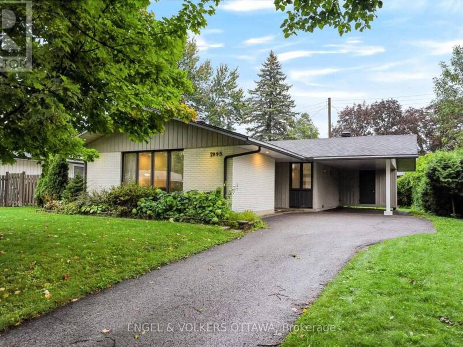 2995 COWAN CRESCENT, Ottawa, Ontario K1V 8K9