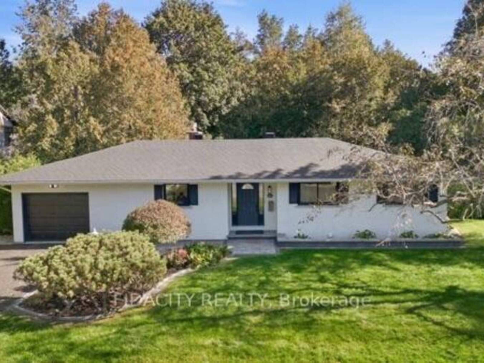 36 BEVERLY STREET, Ottawa, Ontario K2S 0S2