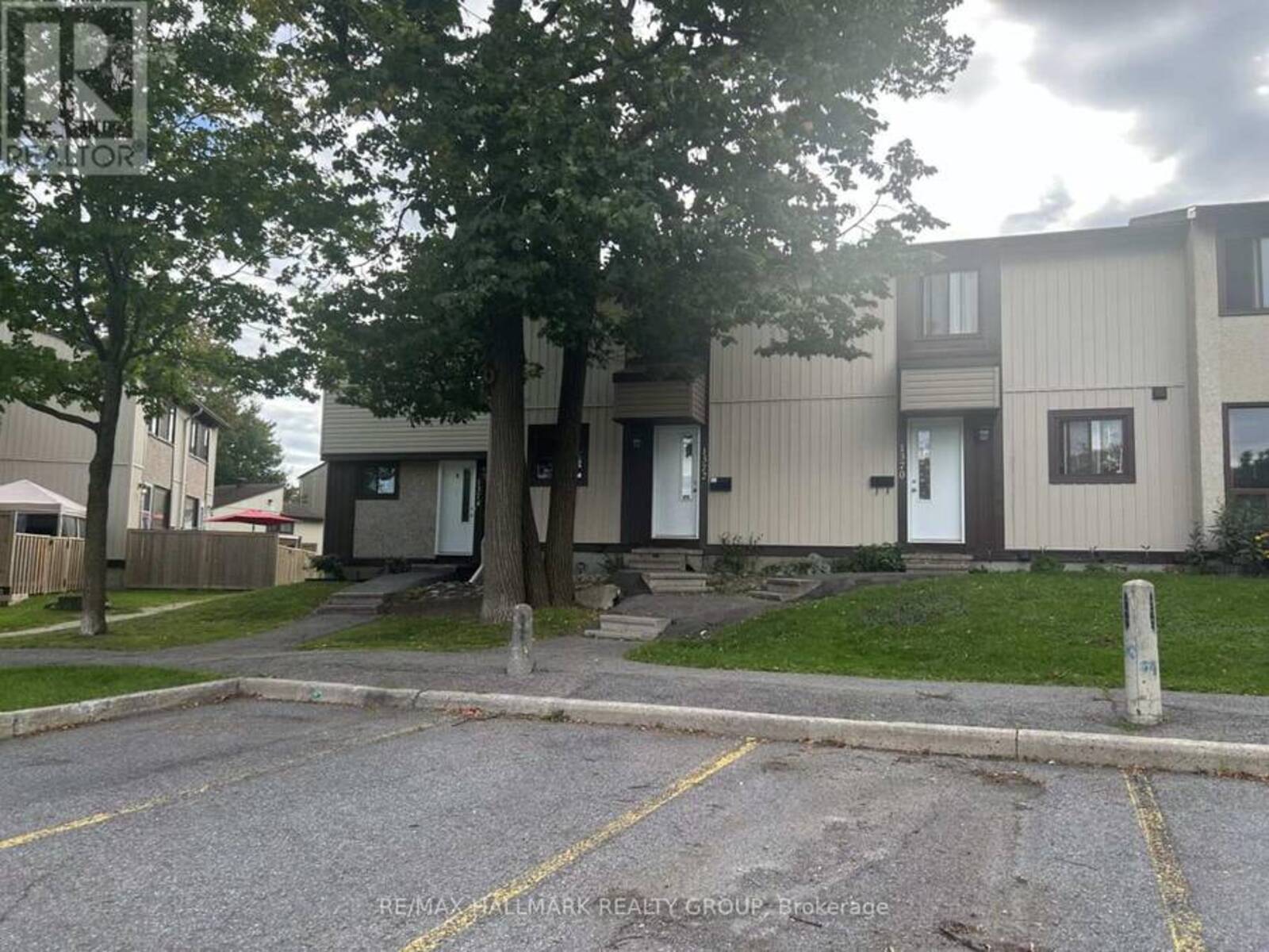 1372 BETHAMY LANE, Ottawa, Ontario K1J 8P6