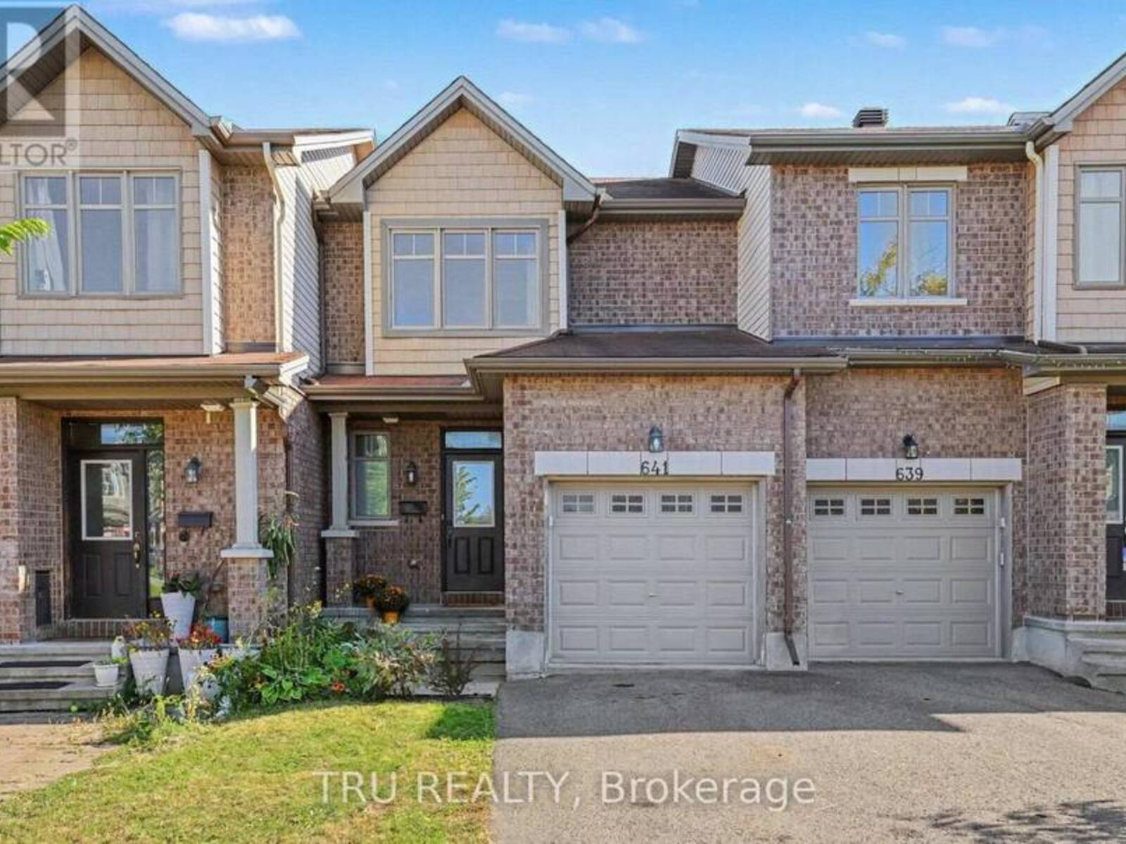 641 SUNBURST STREET, Ottawa, Ontario K1T 0L1