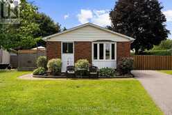 27 BALLANTRAE WAY | Ottawa Ontario | Slide Image Five