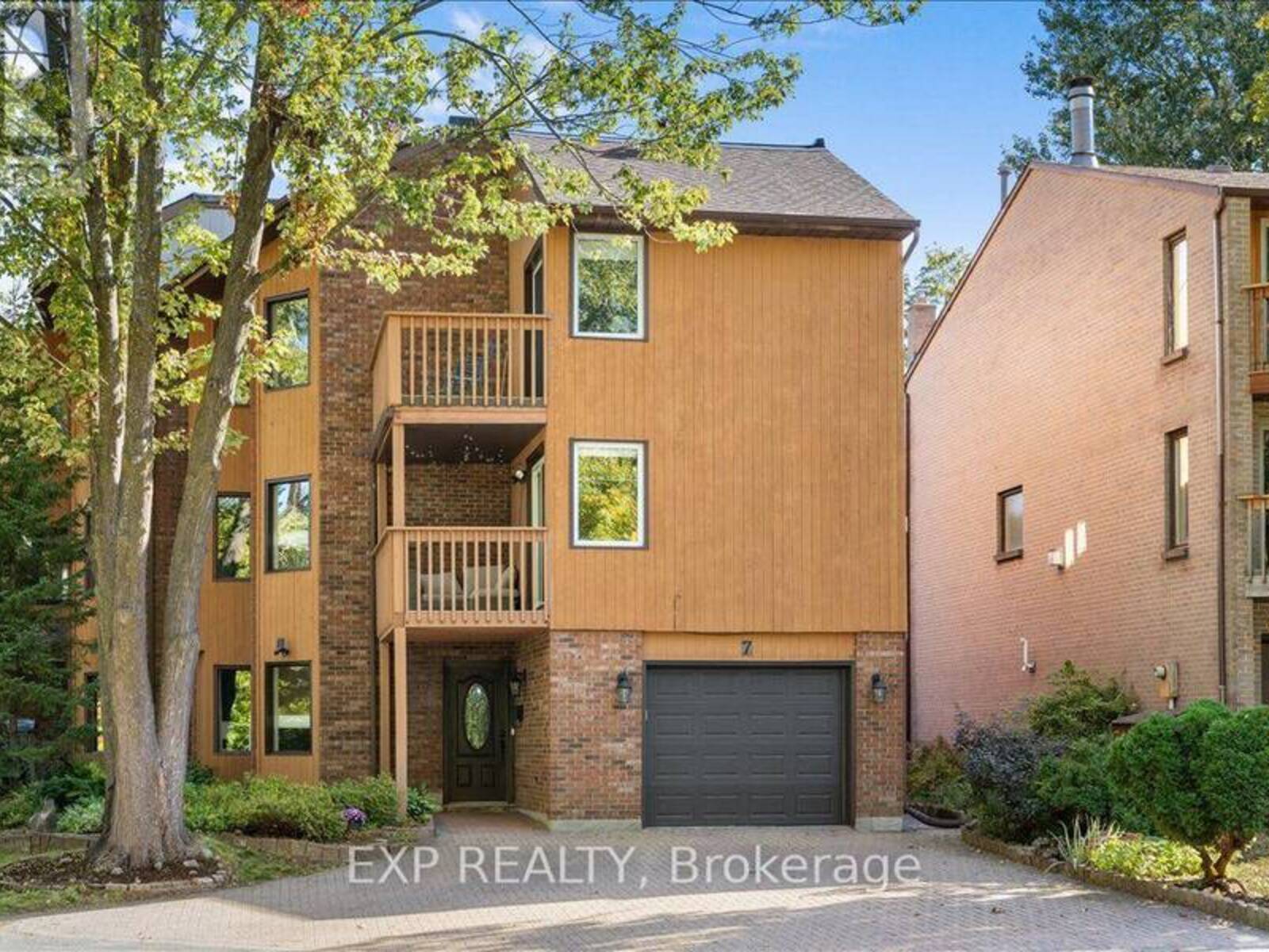 7 MAPLEHURST AVENUE, Ottawa, Ontario K2H 5A3