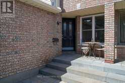 29 GRENADIER WAY | Ottawa Ontario | Slide Image Three