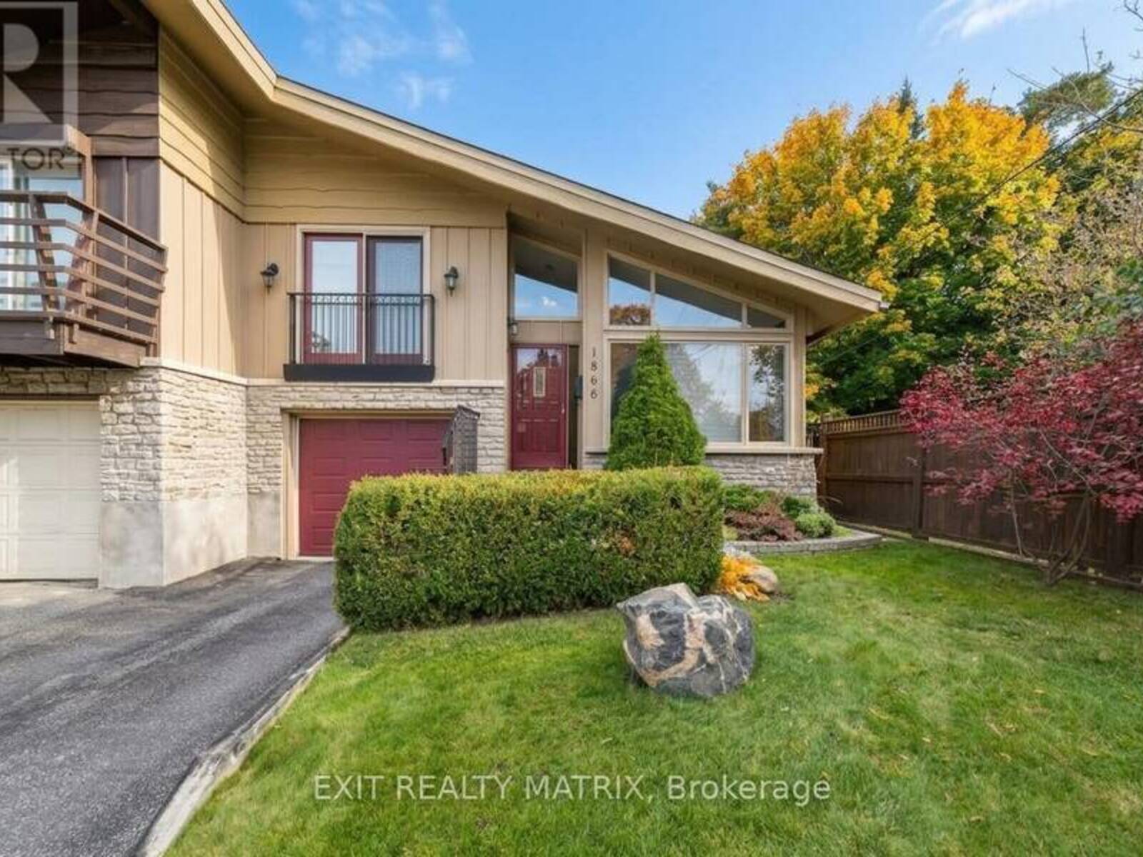1866 LENESTER AVENUE, Ottawa, Ontario K2A 3W8